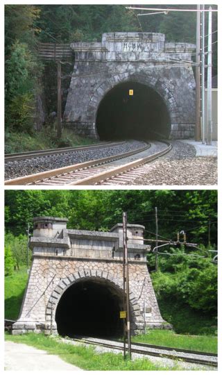 Zwischen 1986 und 1991 errichtet, verbindet er die österreichische karawanken autobahn mit der slowenischen avtocesta a2 in richtung ljubljana zwischen jesenice und rosenbach, einem ortsteil von sankt jakob im rosental. Karawankentunnel (Eisenbahn) - Wikipedia