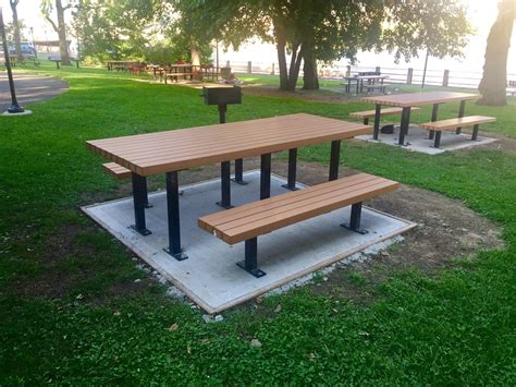 Roosevelt Islander Online Roosevelt Island Has New Picnic Benches At Octagon Park And Blackwell