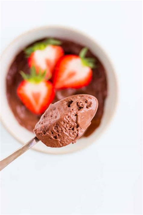 Gently and gradually fold melted chocolate into whipped aquafaba using a silicone spatula and a gentle folding motion. Vegan Chocolate Mousse with Aquafaba | Aline Made