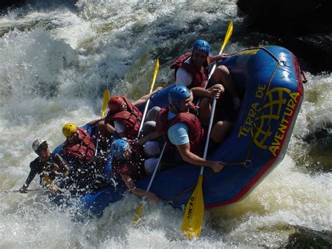 Rapid movement across the river with level 2 and 3 rapids. Online Funny: River rafting online wallpaper photo