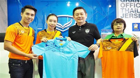 แบดมินตัน (badminton) เป็นกีฬาที่ได้รับการวิจารณ์เป็นอย่างมากเพราะไม่มีหลักฐานที่แน่ชัดถึงที่ มาของกีฬาประเภทนี้ คงมีแต่หลักฐานบางอย่างที่. "แกรนด์สปอร์ต" มอบชุดกีฬาสนับสนุน "แบดมินตัน ทีวีสามัคคี ...