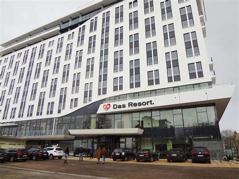 Herzlich willkommen im nivea haus! a-ja Resort Warnemünde: Hotel Gäste checken ein - Hotel ...