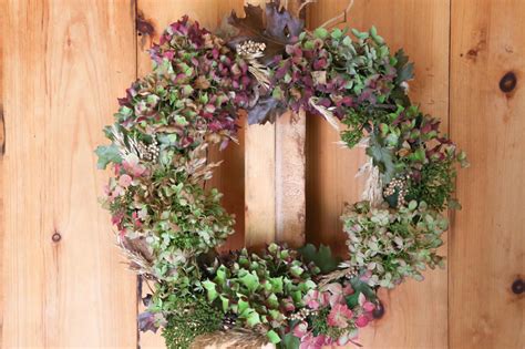 How To Make An Easy Hydrangea Wreath How Tos Diy