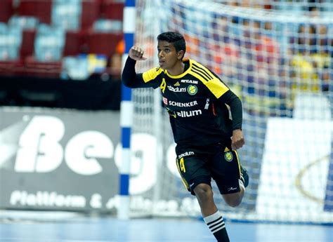 Les supporters de brest et fleury se souviennent de l'ailière gauche suédoise louise sand qui a foulé pendant plusieurs saisons les. KLART: Loui Sand klar för Brest Bretagne - Handbollskanalen
