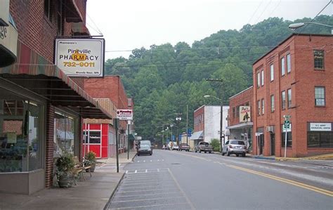 These 15 West Virginia Small Towns Live The Simple Life