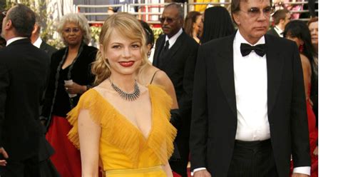 Ranked Memorable Oscar Dresses Of Years Past Page 8 Of 43 Fame10