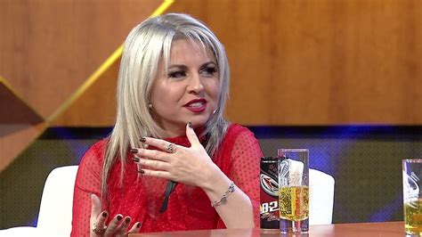 Every episode has one or more guests being interviewed by the host ermal mamaqi. Xing me Ermalin/ Artiola Toska tregon sa para mer per nje ...