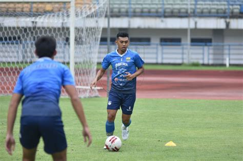 Maybe you would like to learn more about one of these? Kehadiran sang Anak Buat Ramadan Gelandang Persib Ini Jadi ...