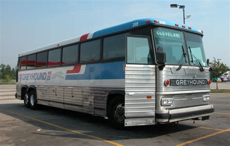 File:2003-08-25 Greyhound bus.jpg - Wikimedia Commons