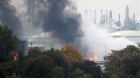 Fotos Ludwigshafen Explosion Bei Basf Rauchsäule über Landeshafen