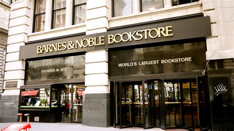 Barnes & noble has an overall score of 4.6 out of 5 stars. Chapter 2: Book Stores - Books and the City