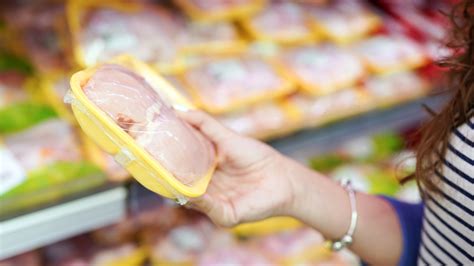 How long does raw chicken last in the refrigerator? How Long Does Raw Chicken Last In the Fridge? - First For ...