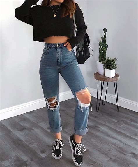 Cute Black Crop Top With Trendy Ripped Denim Jeans Ropa Moda De