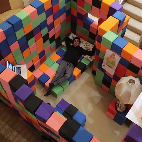 Youtuber Faze Rug Builds Fort Stairs And Furniture From Foam Pit Cubes
