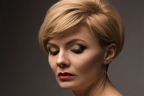 12 Cool and Youthful Hairstyles for People Over 50 | Feeds ...