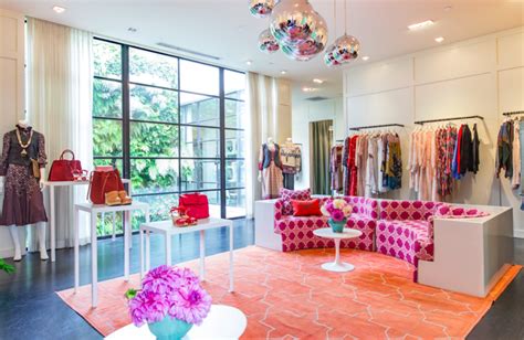 To open your own boutique, you need to think of a name for it. Get Fashion Boutique Description Ideas - AUNISON.COM