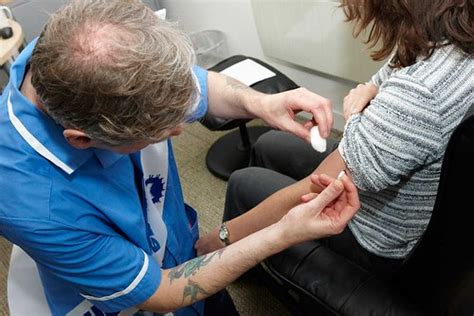 Nurse Injects Staff Member Staff At Nhs Employers And Nhs Flickr