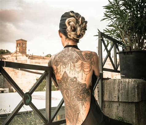 Tattoo Am Rücken Für Frauen 50 Schöne Ideen Und Inspirationen