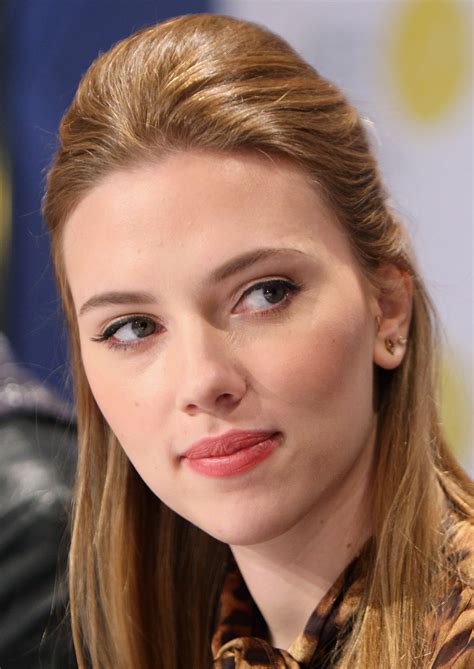 Star And Fashion News Gossip Scarlett Johansson Biography