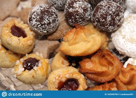Find this pin and more on cookies by hazel heydorn. Austrian Christmas Cookies / Austrian Jam Cookies Leslie ...