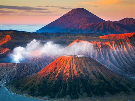 Suoh (maar 1000 m (3,281 ft)) the 8 x 16 km suoh depression appears to be primarily of tectonic origin, but contains historically active maars and silicic lava domes along its. Java holidays in Indonesia - Steppes Travel