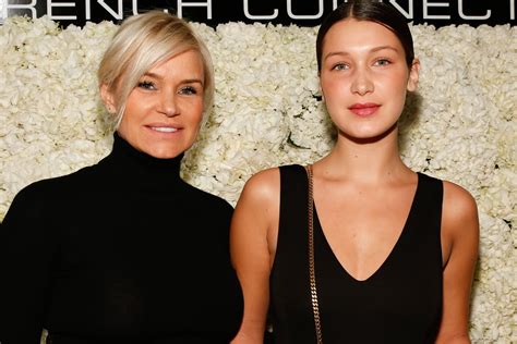 Bella hadid wearing are you am i cruxe choker, are you am i binx chain choker, jacquie aiche la petite sœur de gigi hadid, bella hadid a réussi à se faire une place dans le milieu de la mode. Bella Hadid Shares Really Rare Photos With Her Mother ...