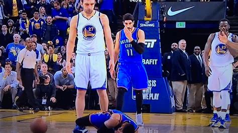 Russell Westbrook Hits The Floor After Hard Collision With Zaza