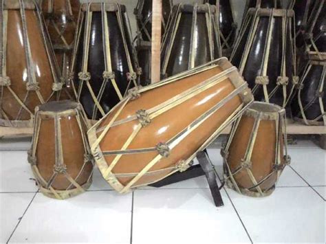 Salah satu contoh alat musik ritmis modern yang sudah terkenal adalah tamborin. 10 Alat Musik Tradisional Jawa Barat (Gambar & Penjelasan)