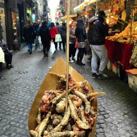 Sandwich shop in naples, italy. Naples street food O' Cuoppo | Best street food, Italian ...
