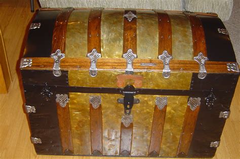 Old Travel Trunks On Pinterest Steamer Trunk Antique Trunks And Old