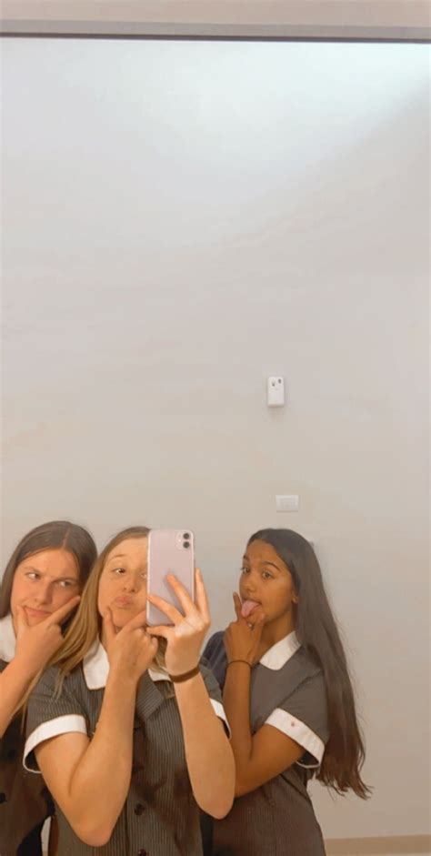 Pin By Ellawest On F R I E N D S In 2020 Mirror Selfie Scenes Selfie
