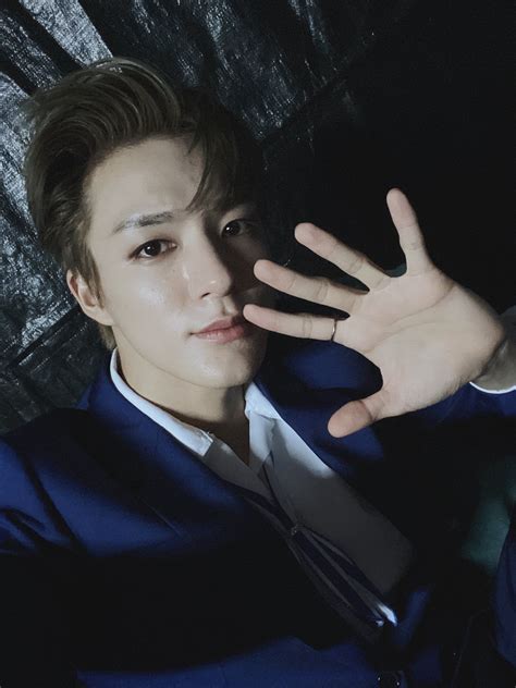 San On Twitter Jeno And His Invitation To Hold Hands Selcas