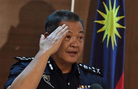 Ketua polis negara, datuk seri abdul hamid bador bercakap kepada media pada majlis serah terima tugas timbalan ketua. Abdul Hamid Bador is Malaysia's new top cop | Borneo Post ...
