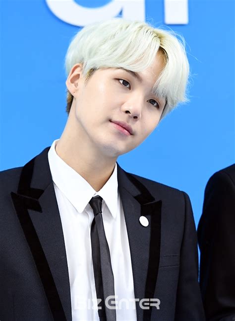 Bts min yoongi 방탄소년단 민윤기 ─ fanstagram (팬페이지). BZ포토 방탄소년단 슈가, '새침하게 갸우뚱' - 이투데이