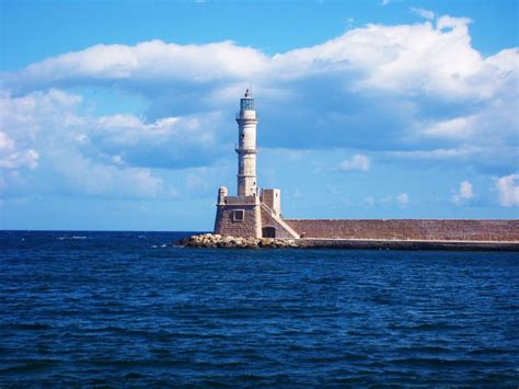 O mar egeu se comunica com o mar de mármara, através do estreito de dardanelos. JÓIAS DO MAR EGEU - Set Travel