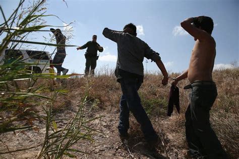 Number Of Migrants Illegally Crossing Rio Grande Rises Sharply The New York Times