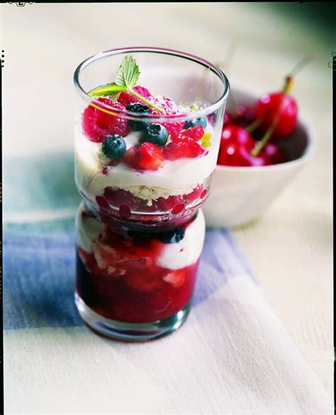 Recette trifle aux fruits rouges et à la crème de cassis