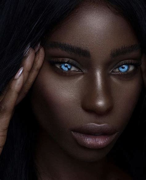 ℒℴvℯly Woman with blue eyes Dark skin beauty Beautiful eyes