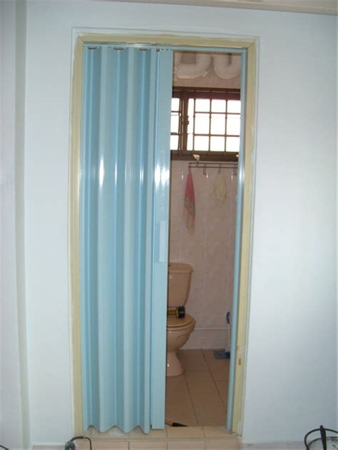 Warna kuning yang dominan pada kamar mandi ini, menampakan. Inspirasi 20 Pintu Pvc Geser Kamar Mandi Simple Dan Minimalis