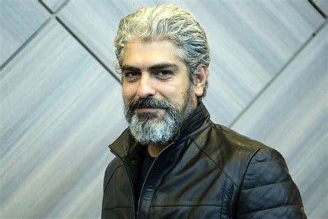 به دنبال دخالت مأموران انتظامی زد و خوردهایی بین تظاهرکنندگان علیه همه‌پرسی و پاسبان‌ها روی داد، جیپ‌های شهربانی به آتش. تیپ جالب مهدی پاکدل با کلاه احمد شاه‌مسعود +عکس | اقتصاد ...