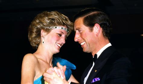Karol, książę walii (charles philip arthur george, ur. Księżna Diana uderzyła księcia Karola butelką w głowę ...