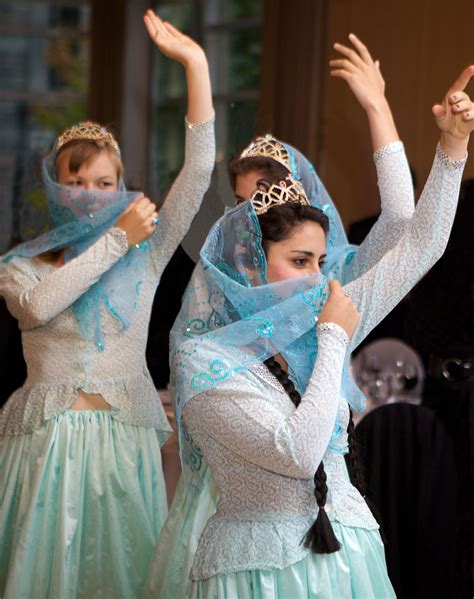 Iranian Dancing Iranian Dancing Victorian Culture Costumes Dresses Fashion Vestidos Moda