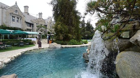 Inside Millionaire Hugh Hefner S Million Playboy Mansion