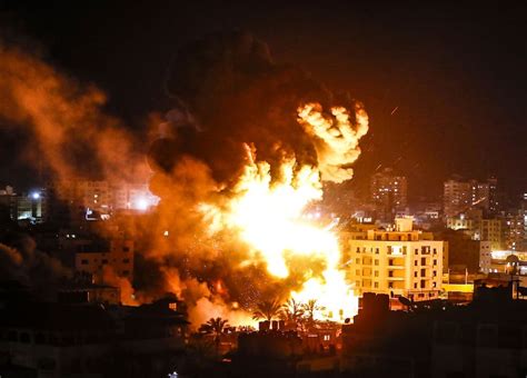 Transport authorities closed israel's main ben gurion airport as explosions broke out across the city on tuesday evening. Gaza under fire: Israeli jets strike Hamas targets after ...