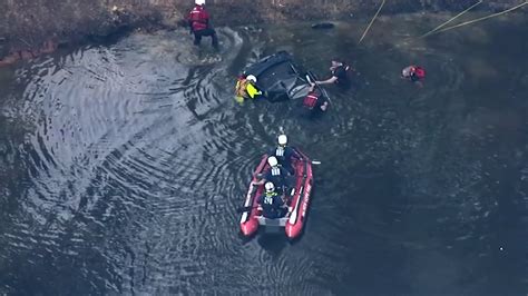 Raleigh Man Dies After Car Crashes Into Raleigh Lake Abc11 Raleigh Durham