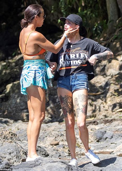 Married At First Sight Stars Natasha Spencer And Tash Herz Enjoy A Very Steamy Kiss In Bali