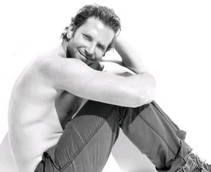 Bradley Cooper desnudo y su beso gay galería hot CromosomaX