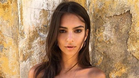 Emily Ratajkowski Is Instagrams Reigning Queen Of The Six Pack Vogue