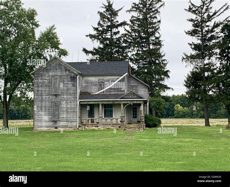 Abandoned Old Farm House With Boarded Windows In Ohio Stock Photo Alamy