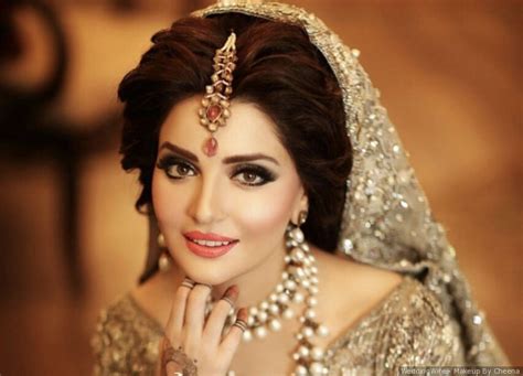 Every woman seeks to look the best on her big no indian wedding hairstyle is complete with large and beautiful floral headpieces. The Only 6 Indian Wedding Hairstyles Every Bride-To-Be ...